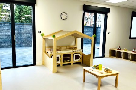 Salle de motricité pour jeunes enfants en crèche